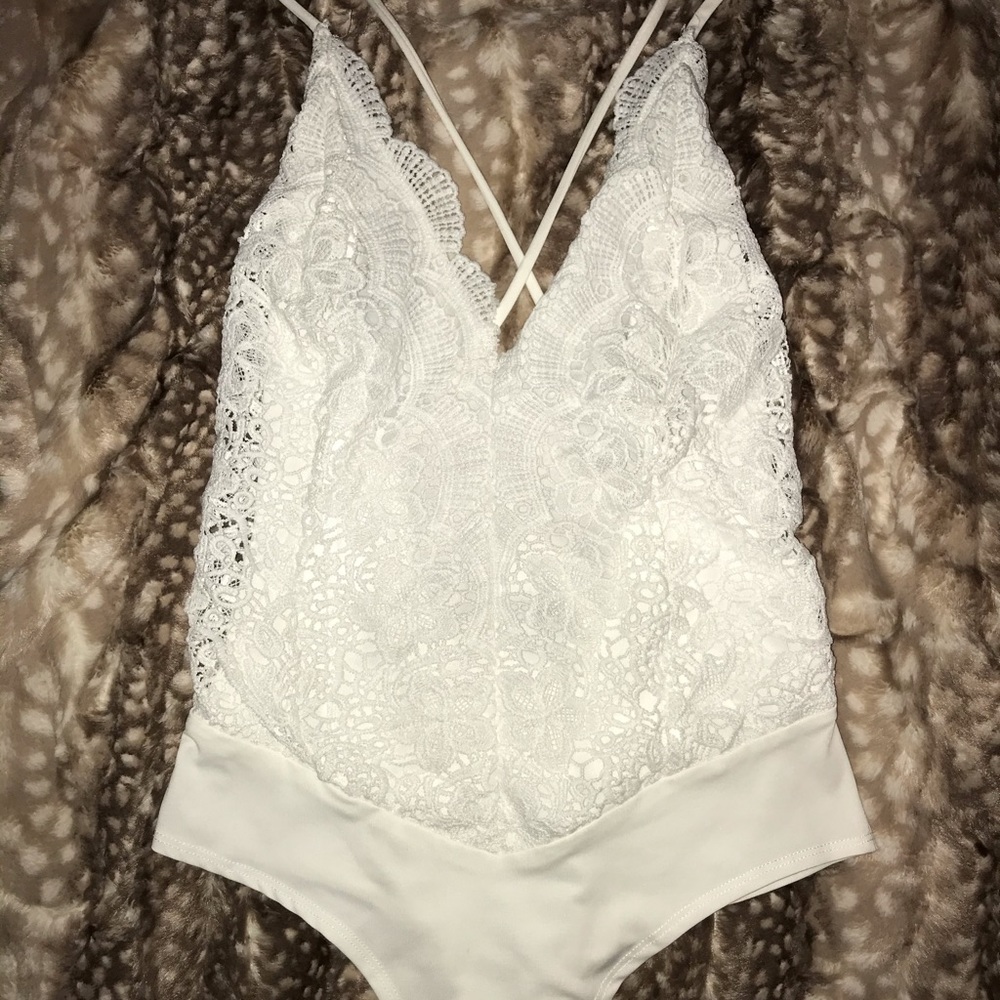 White lace body suit✨